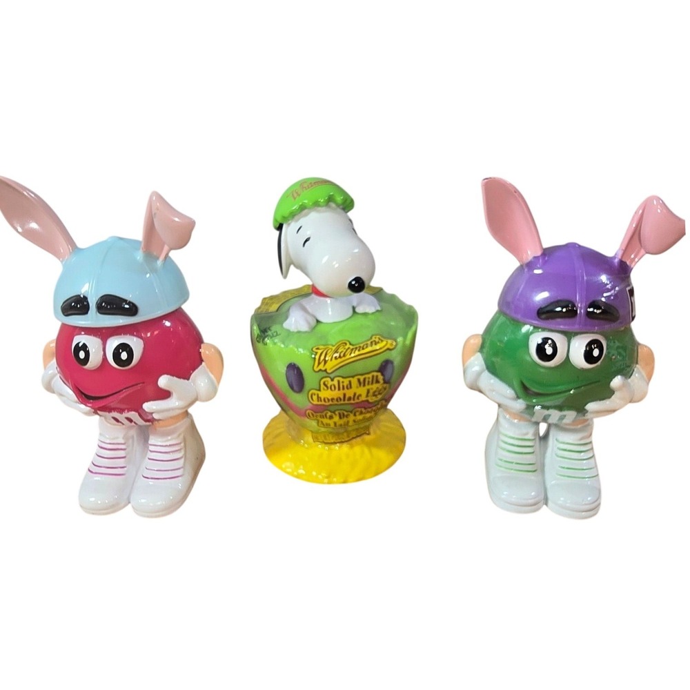 Snoopy Peanuts M&M Small Plastic Easter Figurines Plastic  2 Brand New -‎ SEALED